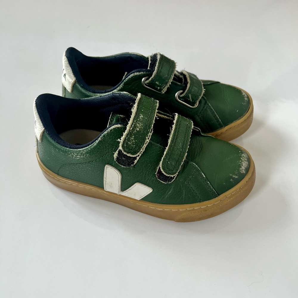 Veja Neutral Gender Kids Green Sneakers. Size 27